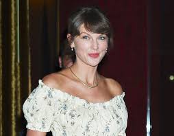Taylor Swift Ditches Her 10-Carat Diamond for a Brand New Engagement Ring After Surprise Announcement