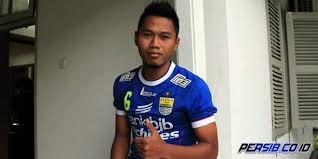 Menjegal pemain tim lawan hingga harus mendapatkan kartu kuning bahkan merah adalah rutinitasnya di lapangan tengah persib. Persib Bandung Tak Perpanjang Kontrak Tony Sucipto Jpnn Com