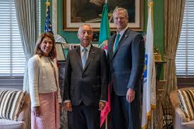 Marcelo rebelo de sousa promulgou quatro diplomas — entre os quais está o regime especial e transitório de majoração e duração dos apoios marcelo rebelo de sousa prometeu todo o apoio a atletas portugueses que vão participar nos jogos paralímpicos tóquio2020 e garante que irá assistir. Charlie Baker On Twitter Pleased To Welcome President Marcelo Rebelo De Sousa Of Portugal To Massachusetts This Morning The Portuguese Culture Runs Deep In Our Commonwealth And We Are Proud Of Our