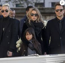 Qui dit david hallyday dit ilona et emma smet. David Hallyday Sa Main Tendue A Ses Petites Soeurs Jade Et Joy Purepeople