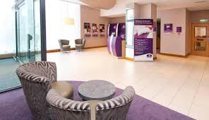 Premier inn along with travelodge are the two leading no frills budget chain hotels in the uk in terms of numbers of hotels. Hotel London City Old Street Premier Inn