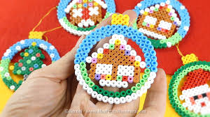 Boule De Noel En Perles Hama Avec Motif Incruste Nouveaute Perles Hama Perles A Tisser Perles Hama Noel