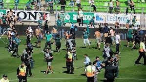Santiago wanderers have been drawing at half time and losing at full time in their last 4 matches (clausura). Riots Santiago Wanderers Colo Colo 06 12 2015