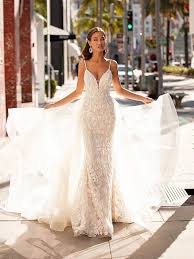 Leaf Lace Mermaid Bridal Gown With Detachable Train H1452 In 2020 Lace Mermaid Wedding Dress Slim Wedding Dresses Bridal Gowns Mermaid