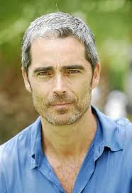 Antes pensaba que tenía que elegir, pero me concedí el derecho a ser músico  y actor»