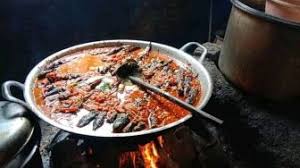 Waktu itu, menu masakannya hanya ayam, mangut lele dan sambal goreng krecek. Kuliner Legendaris Mangut Lele Mbah Marto Dari Kampung Nengahan