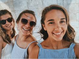 Julia Loneman (@julialoneman)