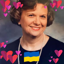 What blinds are best for closely spaced windows to maintain natural light  and privacy?