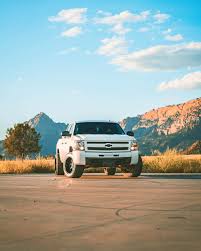 And then there's this guys truck!🤌🏽👌🏽 • • • 🛻: @nathan.timpson •  #photography #photooftheday #photo #photographer #photoshoot #photogram  #truckphotography #chevysilverado #chevyguy #sony #sonyalpha