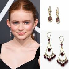 Sadie Sink Of The Netflix Series Stranger Things Wore Very Popular Dangle Earrings With Pink Qu January Birthstone Jewelry Garnet Jewelry January Birth Stone