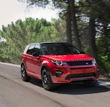 In addition to discovery sport's standard features, r‑dynamic includes striking design elements such as body coloured wheel surrounds, sills and narvik black discovery script, mirror caps and grill. Willkommen Zur Sport Schau Test Land Rover Discovery Sport Td4 Welt
