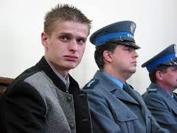 Hewas detained for the crime in 2000, then in 2004 he was handed a guilty verdict and a 25 year jail. Tomasz Komenda Na Wolnosci Pierwsze Slowa Tomasza Komendy