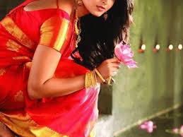 She made her acting debut through the 2005 telugu film super. Anushka Shetty Age Height Weight Biography Husband Family Wiki