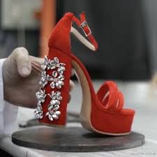 Animal print, besos y brillos se combinan pra lograr una zapatilla de diseño unico. Ricky Sarkany Zapatillas Y Sandalias Verano 2019 Zapalook Zapatos De Novia Zapatos De Noche Zapatos Ricky Sarkany