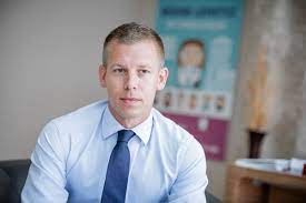 Magyar péter, a diákhitel központ vezérigazgatója szerint. A Penz Nem Lehet Akadalya A Diplomanak Hangolo 2020 05 07 Karc Fm