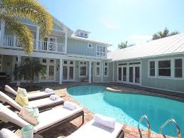Private Homes Vacation Rental Vrbo 342179 5 Br Olde Naples House In Fl Mermaid Cottage Old Naples Beach House Style Naples Vacation Vacation Home Rentals