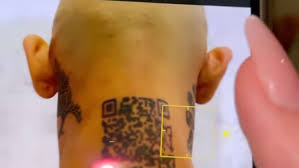 Los seguidores de 'la liendra' no dejaron pasar la oportunidad para criticar al 'influencer' con una lluvia de memes sobre su nuevo tatuaje. Un Influencer Colombiano Se Tatua Un Codigo Qr En La Nuca Y No Funciona Marca