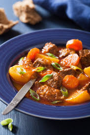 Boeuf Braise Aux Carottes Un Bon Plat Mijote D Hiver Une Recette Qui Rechauffe Boeuf Braise Aux Carottes Plats Mijotes Boeuf Braise