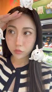 今天難得化妝但沒有出門, 就自拍一下別浪費