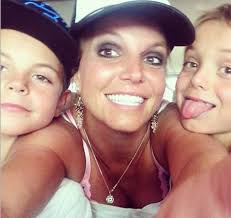 Britney spears has adjusted her child custody arrangement with ex kevin federline, which will see her getting less access to her sons. Proud Britney Spears Poses Alongside Adorable Sons Entertainment Emirates24 7
