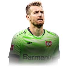 Первое место по скорости в fifa 21 делят вингер «вулверхемптона» адама траоре, килиан мбаппе и алфонсо дейвис. Lukas Hradecky 85 Gk Team Of The Week Gold Fifa 21 Fifarosters