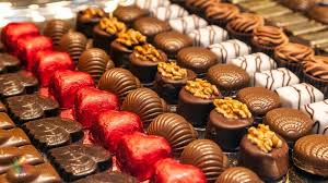 Callebaut'un içeceklere yönelik belçika çikolatası yelpazesiyle, konuklarınızın karışık, buharla ısıtılarak çalkanmış ve üzeri süslenmiş gerçek belçika mükemmelliğine sahip bir kupla kendilerini. Dunyanin En Iyi Cikolatasi Ile Unlu 10 Yer Edumag