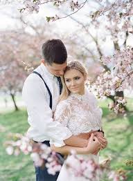 Pin By Lorena Ochoa On Love Beautiful Weddings Wedding Photography Poses Cherry Blossom Wedding Spring Photoshoot
