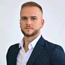 Diana Capelo's Instagram, Twitter & Facebook