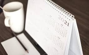 El calendario laboral de 2021 aprobado por el gobierno y publicado en el boletín oficial del estado, marca los días laborables y loas días festivos en españa. Calendario 2021 Los Dias Festivos Y Puentes Que Os Animaran El Ano