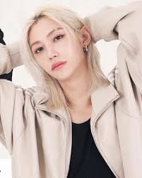 Happy Felix Day!! 🎊✨ Translations: 🗣️ Happy birthday! Please tell us how  you feel about celebrating your 2024 birthday. 🐥 I can't believe I'm  already 24 years old, but I hope STAY