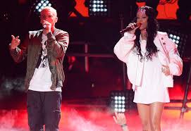 Chris brown commented on rihanna's latest instagram… and some fans that night, rihanna discovered a text message from the woman on brown's phone, which led her to. Eminem Song Geleakt Unterstutze Er Chris Brown Nach Rihanna Attacke