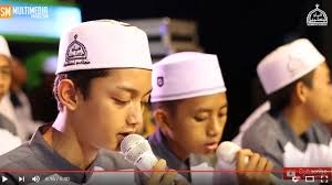 Yang dilantunkan gus azmi bersama nurus sya'ban, lukman hakiem, dan moh. New Istriku Engkau Ratu Di Hatiku Voc Gus Aif Syubbanul Muslimin Youtube