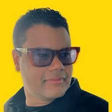 Lisa Colombe's Instagram, Twitter & Facebook