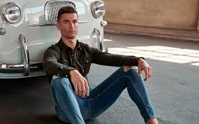 Sein gehalt bei juventus turin ist unglaublich und sein vermögen irre hoch. Christiano Ronaldo Verdient 31 Miljoen Per Jaar En Deze Villa Gaat Hij Kopen