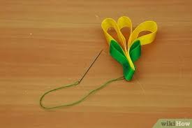 Di banding dengan bunga asli, bunga dari sedotan plastik ini memang termasuk juga ke dalam hiasan yang murah, tetapi bukan berarti 'murahan' ya. 4 Cara Untuk Membuat Bunga Dari Pita Wikihow