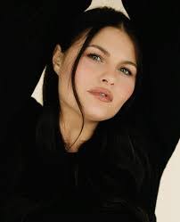 Karen Paton's Instagram, Twitter & Facebook