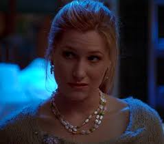 Elena Bishop (elenabishop_)