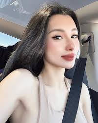 Tesla Model 3 Owner's Positive Experience with Electric Vehicle