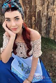 Godine sudjelovala je u televizijskim serijama büyük buluşma i en i̇yi arkadaşım. Oyuncu Aslihan Guner In Esi Mert Kilic Tan Ozlem Dolu Sozler Aslihan Guner In Esi Mert Kilic Alismak Zor Geliyor Galeri Magazin