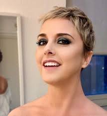 Check spelling or type a new query. Nadia Toffa Torna A Le Iene Finalmente In Tv Con I Miei Capelli Giornale Di Sicilia