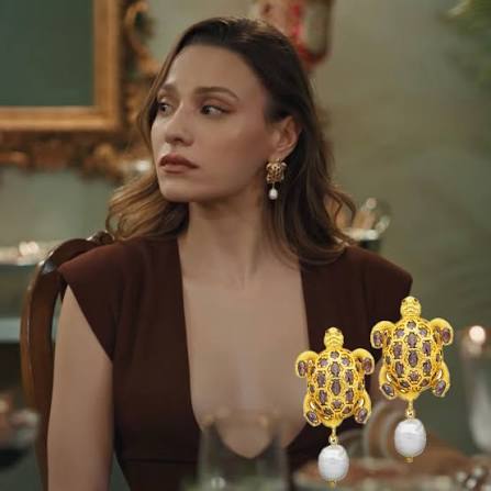 Yeraltı Dizisinde Sultan Karakterini Canlandıran Sümeyye Aydoğan Tortuga  Obscura Küpemizle✨📸 #yeraltı #sümeyyeaydoğan #jewellery