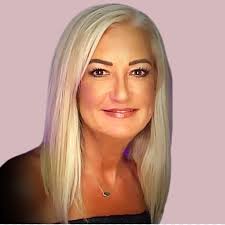 Amazon.com : Armaf Club de Nuit Intense for Men 4PC Set (3.6 Ounce Eau de  Toilette + 1.7 Ounce Perfume Body Spray + 3.4 Ounce Shower Gel + 8.4 Ounce  Shampoo) : Beauty & Personal Care