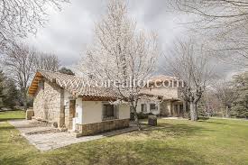 Esta casa pertenece al conjunto de 2 casas que forman el complejo rústico el patio de valentina. Finca Rustica En Venta En Navacerrada Oi Realtor