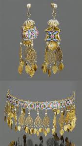 هنر ایرانی) has one of the richest art heritages in world history and has been strong in many media including architecture, painting, weaving, pottery, calligraphy, metalworking and sculpture. Persia A Qajar Enamelled Gold Necklace And Earrings 19th Century Persian Jewelry Ancient Jewelry Islamic Jewelry