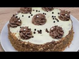Préparation de la recette gateau au chocolat d'anniversaire étape par étape 1 préparation de la mousse au chocolat montez 8 blancs d'oeufs en neige. Gateau D Anniversaire Super Facile Cuisine Rapide Youtube