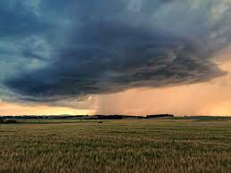 Sledovali Jsme On Line Studena Fronta Prinesla Bourky A V Noci Pak Vydatny Dest Meteopress Predpoved Pocasi Aktualni Pocasi