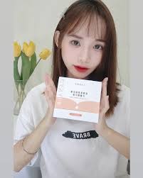 GIRL看这里！真正去黄保湿的安瓶来了😍 这款AA子弹真心想安利大家适合各种肤质！  又透亮又嫩滑的脸蛋谁不想要啊！？有没有跟我一样皮肤敏感还蜡黄的小伙伴呢？敏感肌本来皮肤就暗沉，一熬夜更是蜡黄的厉害