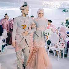 Ingat anda juga perlu sesuaikan tema baju dan dekorasi pelamin anda. Wow 7 Pilihan Baju Nikah Lelaki Yang Popular Tahun 2019