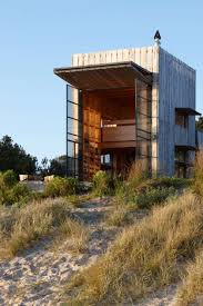 Hut On Sleds By Crosson Clarke Carnachan Architects Whangapoua New Zealand Tiny Beach House Architecture Beach Cabin