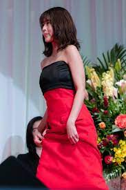 有村架純 肩出しドレスの美しさ 惚れました と称賛の声 2020年1月22日 写真 エンタメ ニュース クランクイン フォーマルドレス ストラップレスドレス 有村架純 ファッション